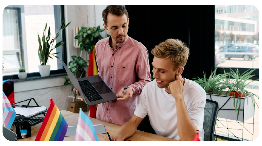 Jóvenes en equipo diverso