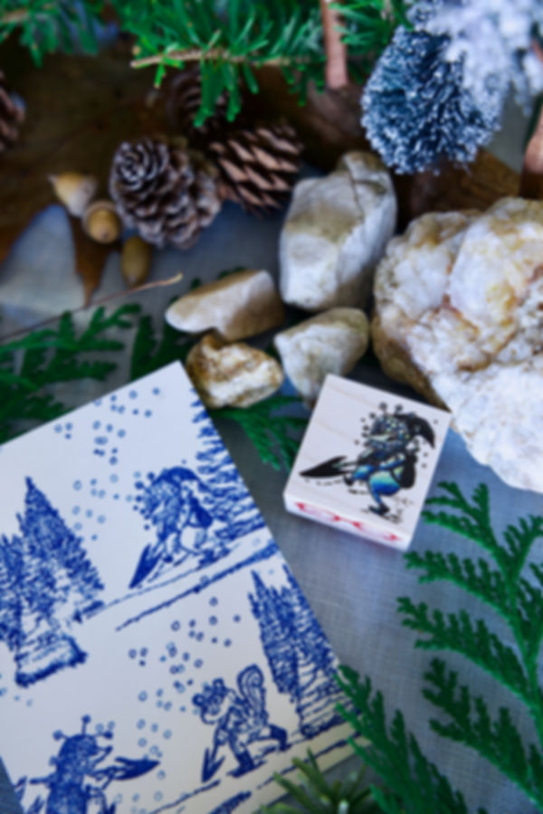 偵察をする雪もぐら