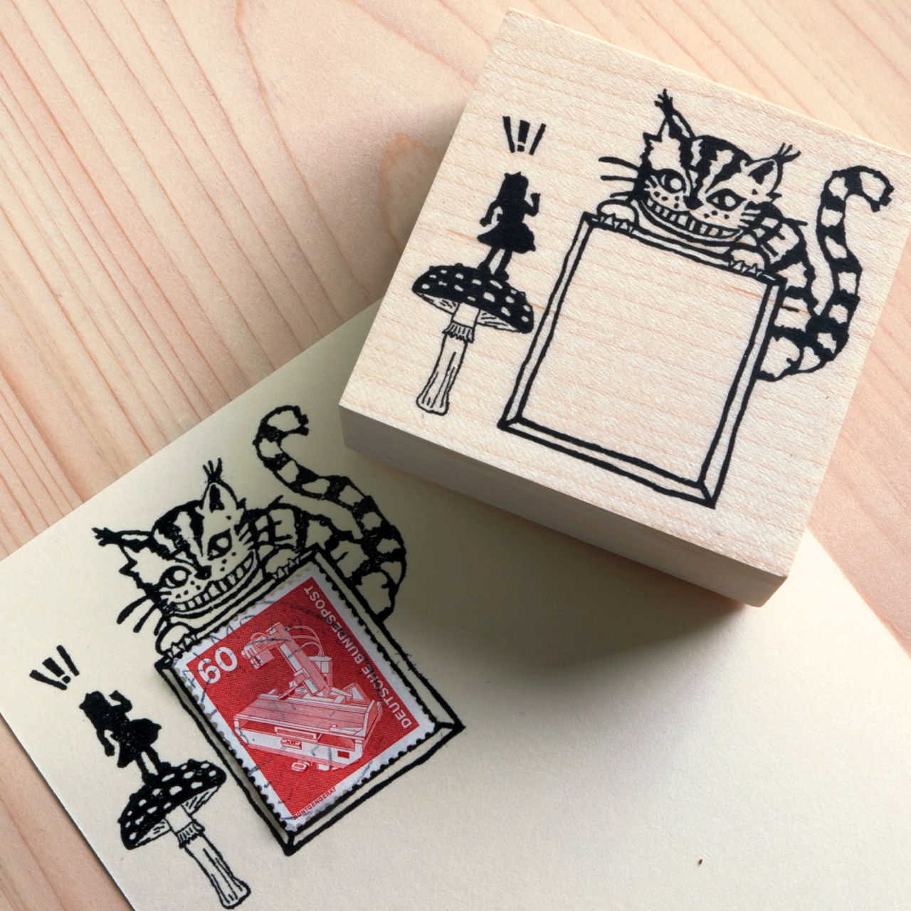 チェシャ猫の枠 / "Cheshire cat" frame stamp