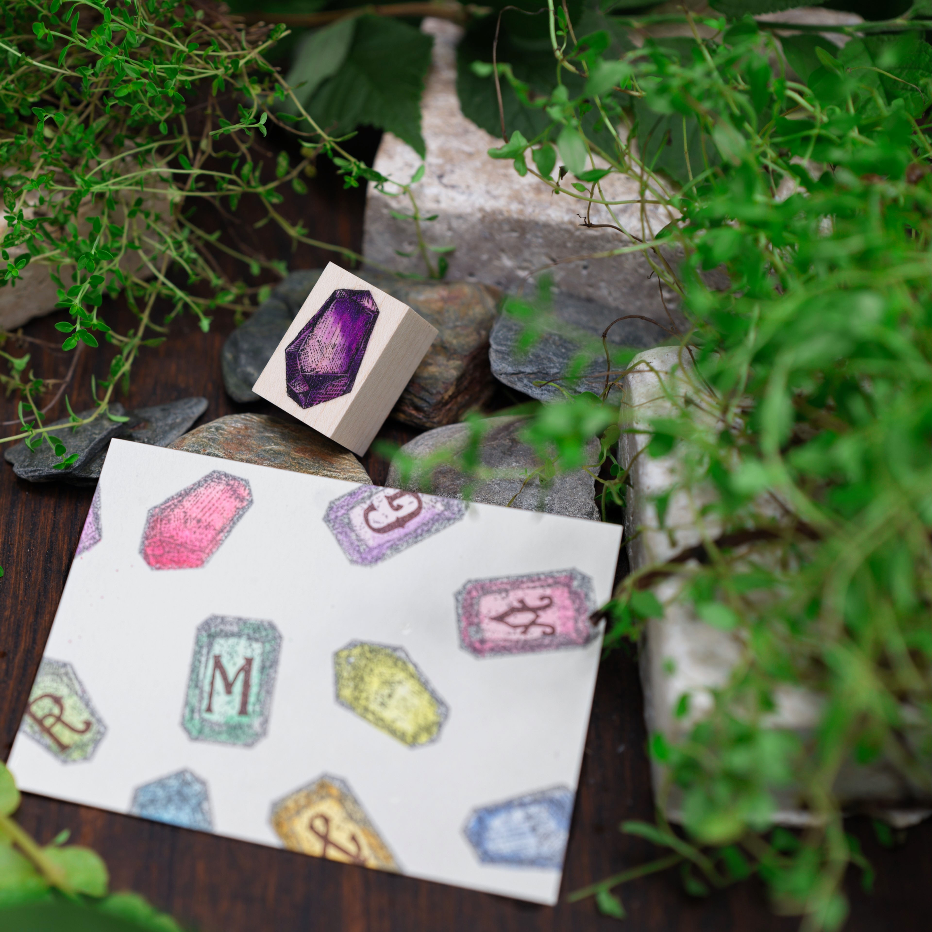 紫色の原石/Raw purlple stone