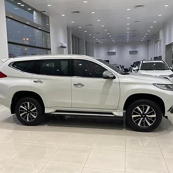 Thumbnail: Mitsubishi Montero Sport 2017 (White)