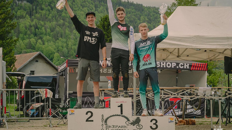 Cedric Hochreuter macht bei der Hottrail Series in Buttes den dritten Platz