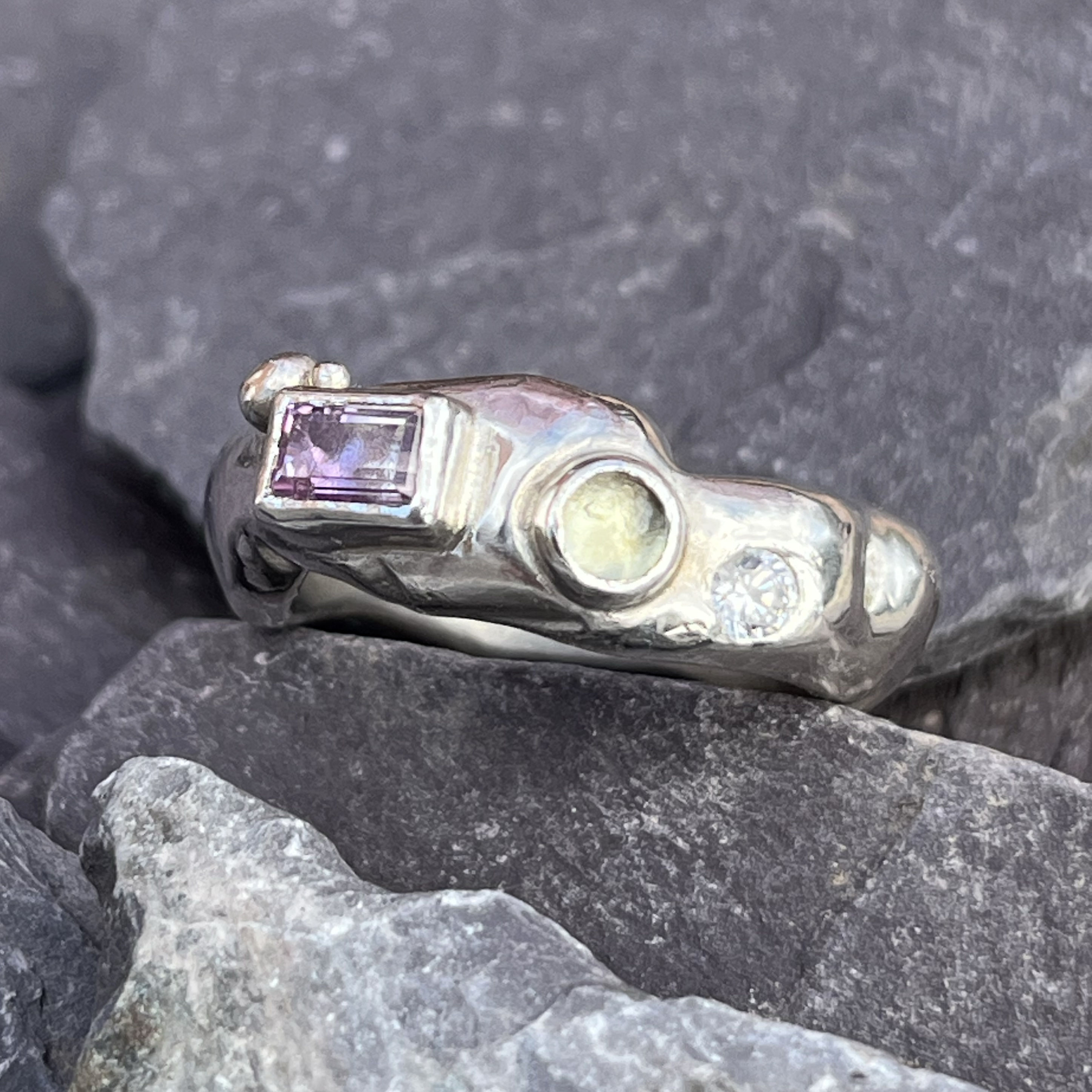 Molten ring w/ Amethys, Peridot & Cubic Zirconia