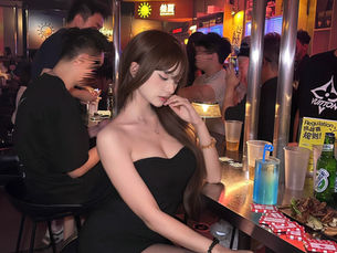 新加坡人来吉隆坡出差或者旅游,都喜欢安排 KL Party Girl 去 ing livehouse?!