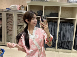 安排Party Girl一起来体验Sakura Spa 一站式水疗体验，一起洗香香然后再回酒店深入交流？！