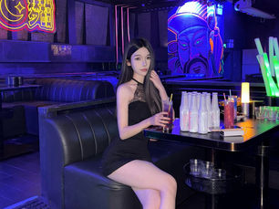 安排KL Party Girl到 Have Fun Live Show KL Livehouse体验大型演唱会级别的沉浸现场?!