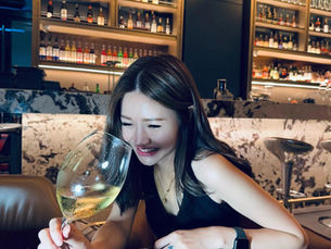 Asador V 吉隆坡市中心的高级餐厅,安排一位Party Girl 陪同你享受特别的西式美食和吉隆坡夜生活的风景?!