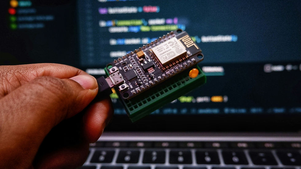 Sensor, Mikrokontroler, Internet, dan Cloud: 4 Komponen Utama dalam IoT