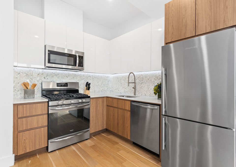 kitchen without island.jpg