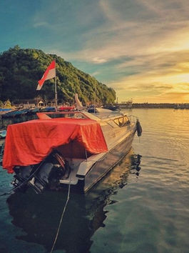 Varanasi Private Boat and Motor Booking Interested Varanasi Private Boat and Motor Booking are available at Kashi Ghoomo so that people can enjoy a peaceful ride.