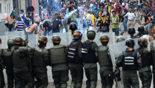 Por que ninguém liga para os policiais mortos… na Venezuela?