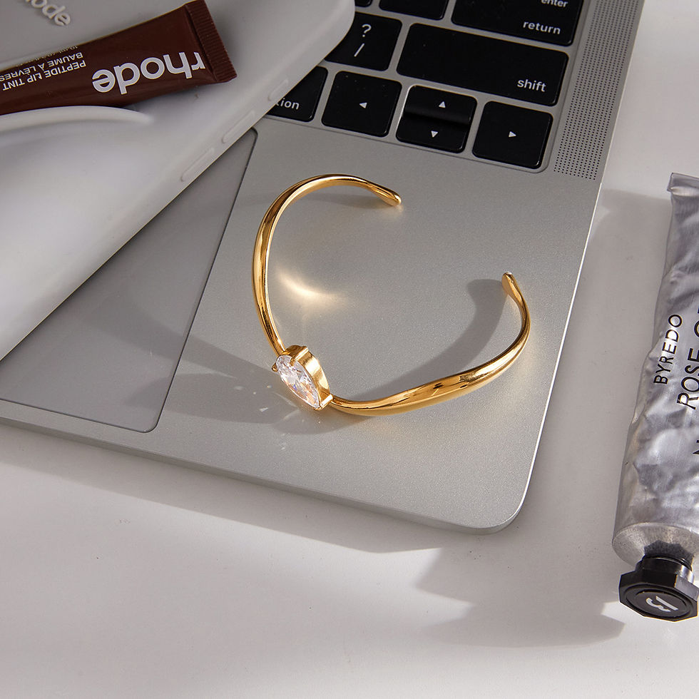 Thumbnail: Élodie Teardrop Bangle