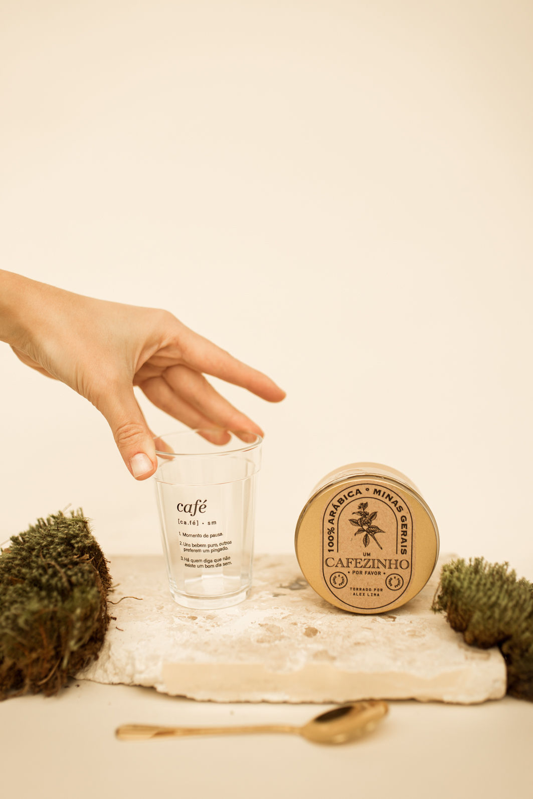 UM CAFEZINHO