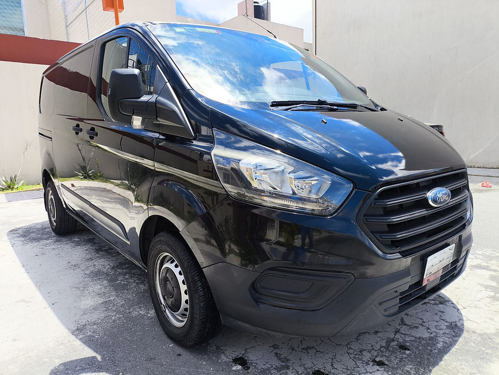Miniatura: Lote 9 Camioneta Ford Transit Custom 2019