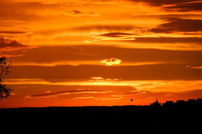 19 - "PÔR DO SOL NA CIDADE" - 40 X 60 CM.