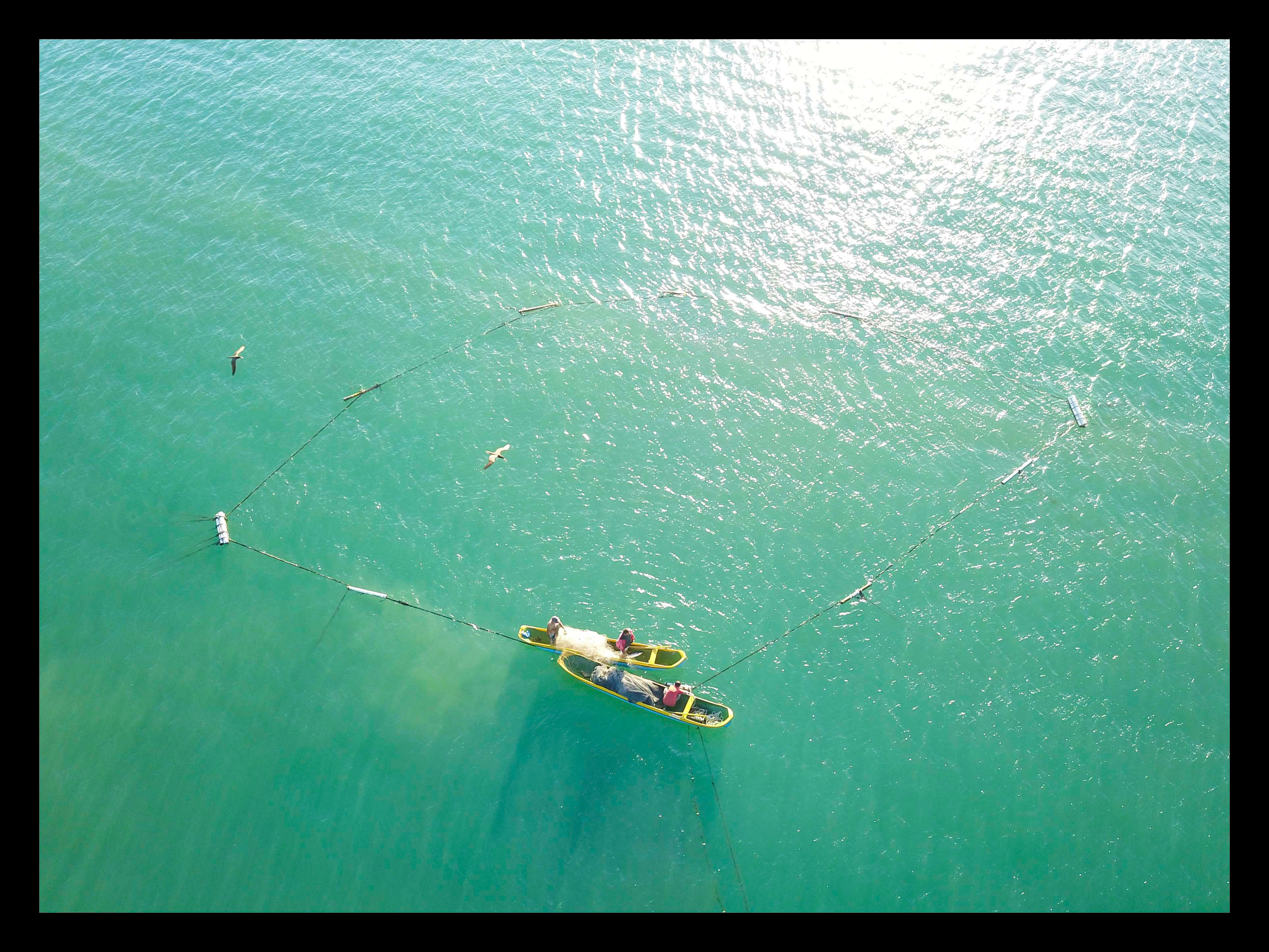 "PESCADORES - PRAIA PAÚBA / BRASIL" - 40 X 60 CM.
