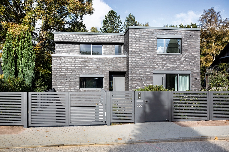 Moderner Gartenzaun aus Aluminium