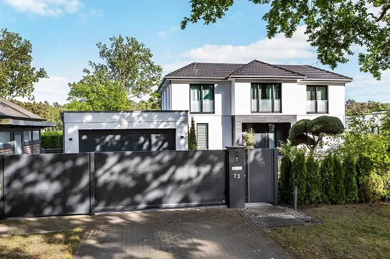 Blickdichtes Schiebetor gesetzliche Vorgaben