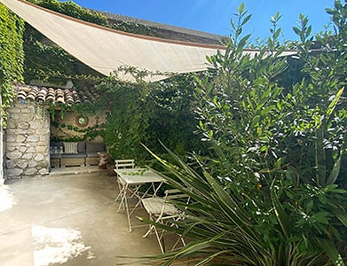 gite-rhapsodie-cour-privative-drome.jpg
