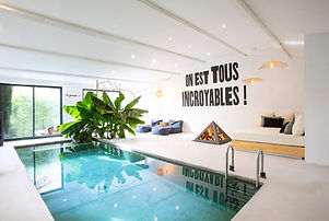 Piscine intérieure chauffée du spa en Drôme provençale près de Nyons dans notre maison d’hôtes