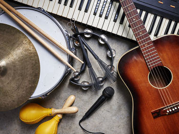 Qual é o instrumento mais fácil para iniciar na música?