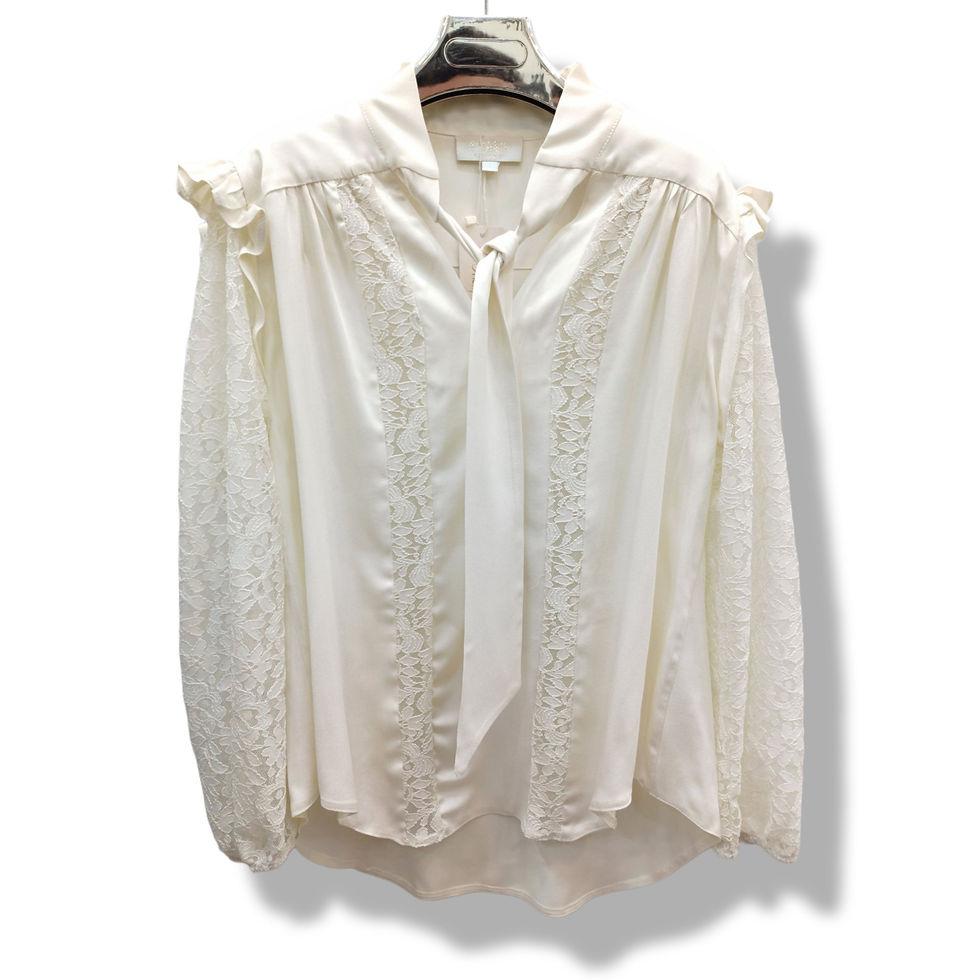 Thumbnail: Blouse écru en satin et dentelle, exposée sur cintre