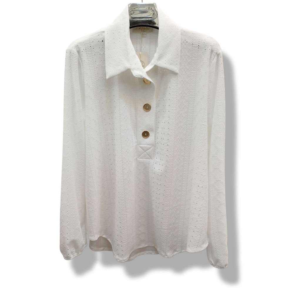 Thumbnail: Blouse élégante en broderie anglaise avec boutonnage doré, exposée sur ceintre