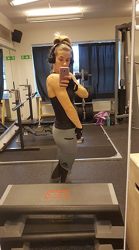 Personlig tränare på gym.