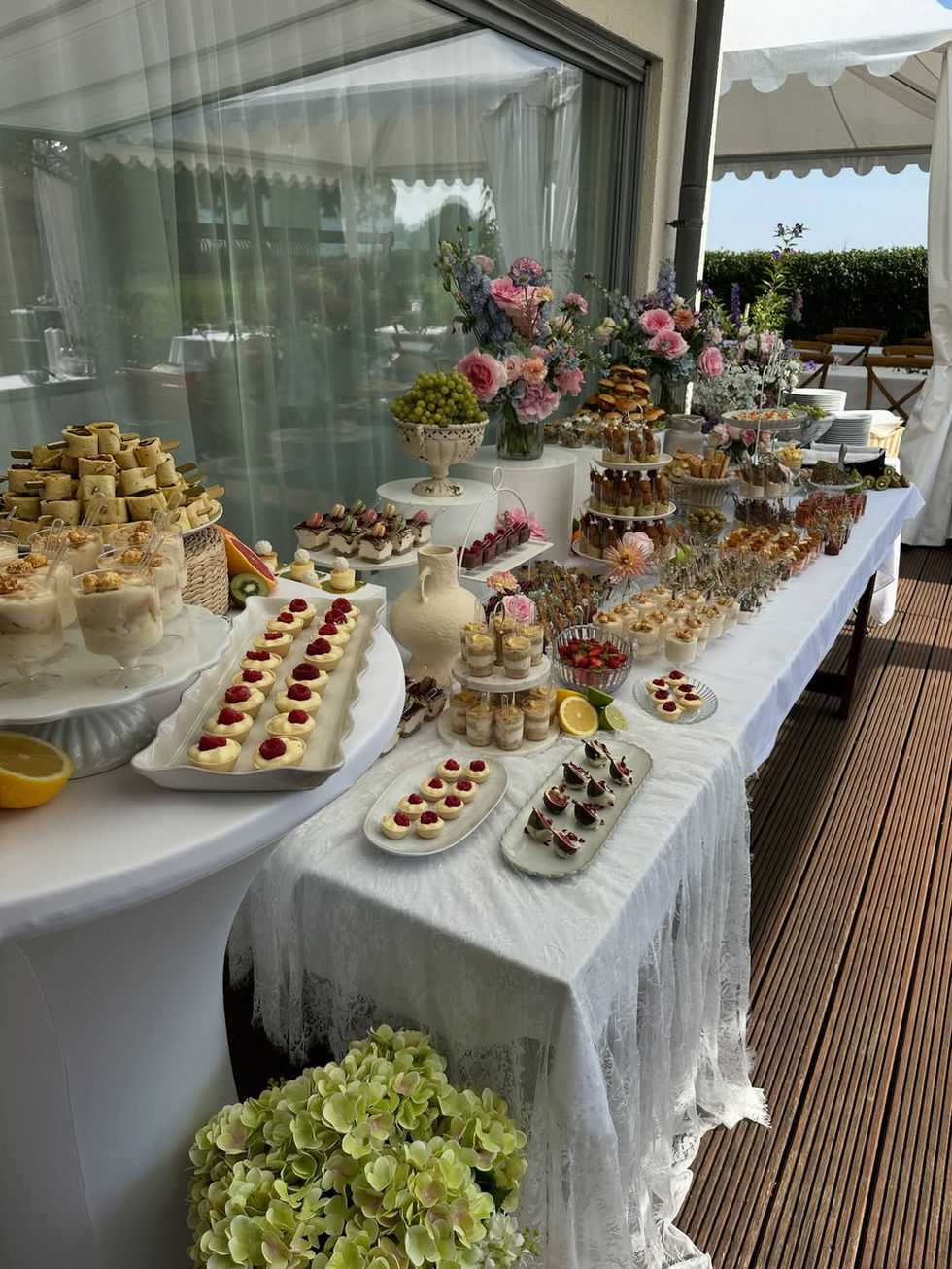 The Fingerfood Menu mit floralem Buffetstyling. 🌸🌷🌼🌻🦋 (6)