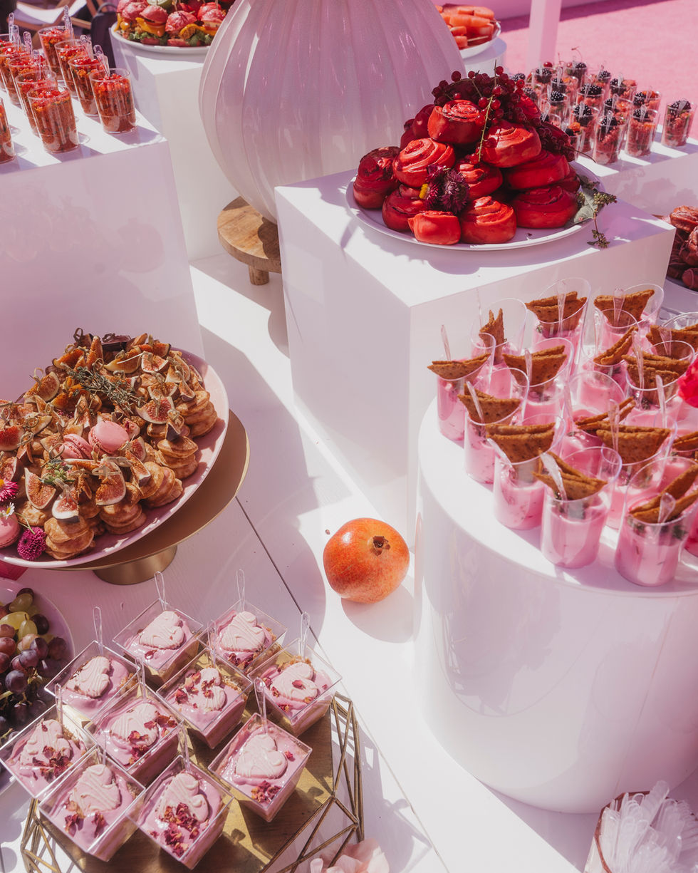 Modern-Oriental Buffetdekoration in Creme & Gold mit orientalischen Elementen – Catering Köln NRW trend 2025 food 2026 styling art