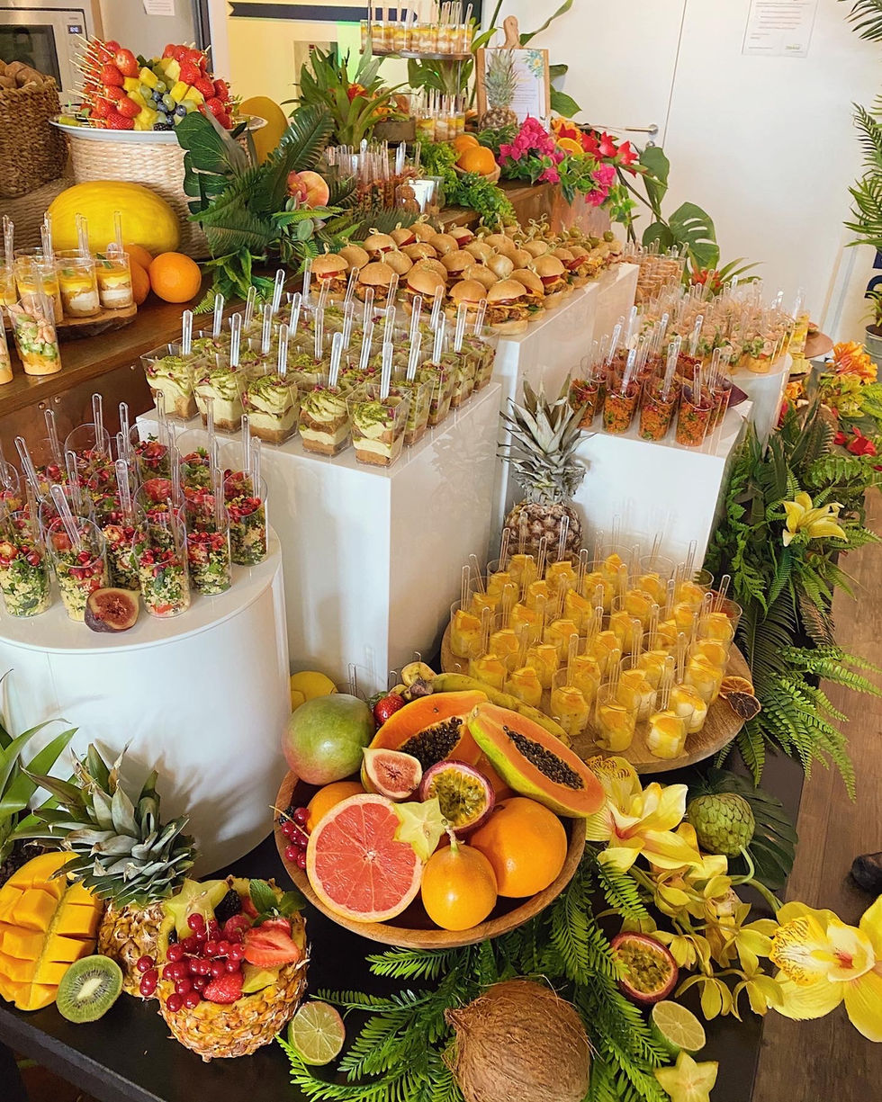Individuelles Buffetstyling z. B. Jungle, Henna oder Weihnachten – Sheker Catering Köln NRW einzigartig düsseldorf bonn aachen luxemburg belgien frankfurt cateringbuffet wunderschön beste dschungel