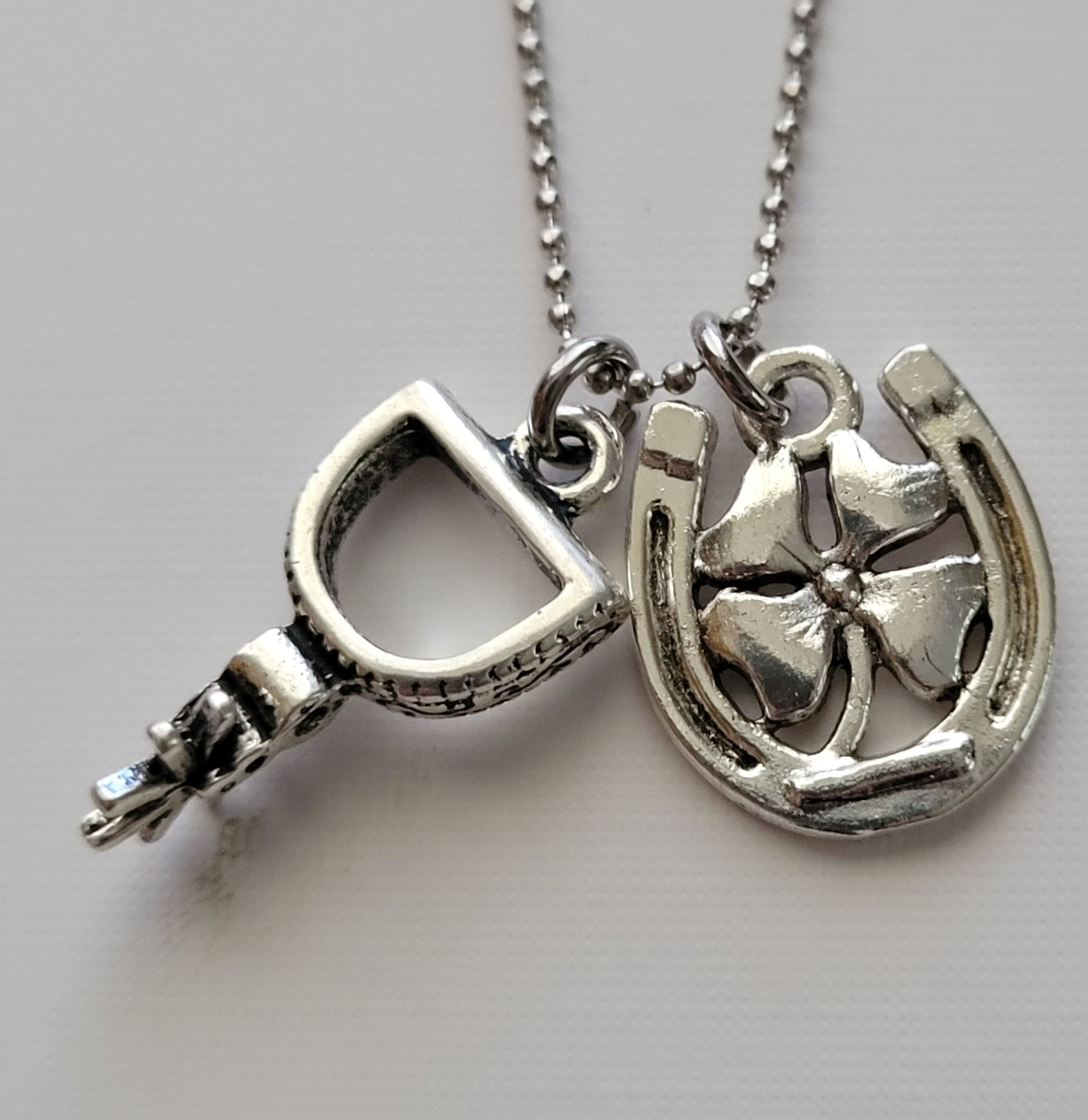 NECKLACE - HORSESHOE