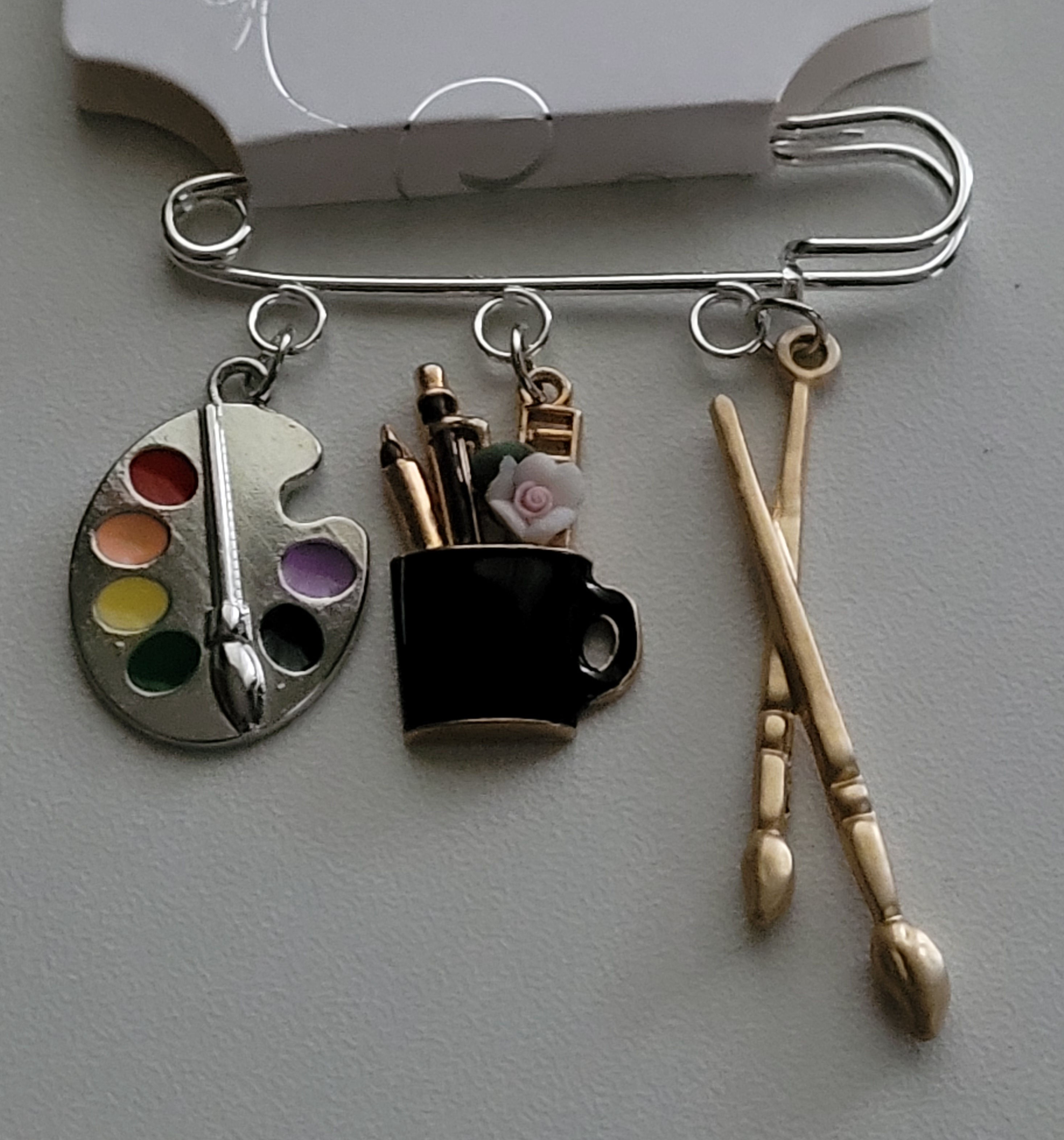 BROOCH - PIN - ARTIST