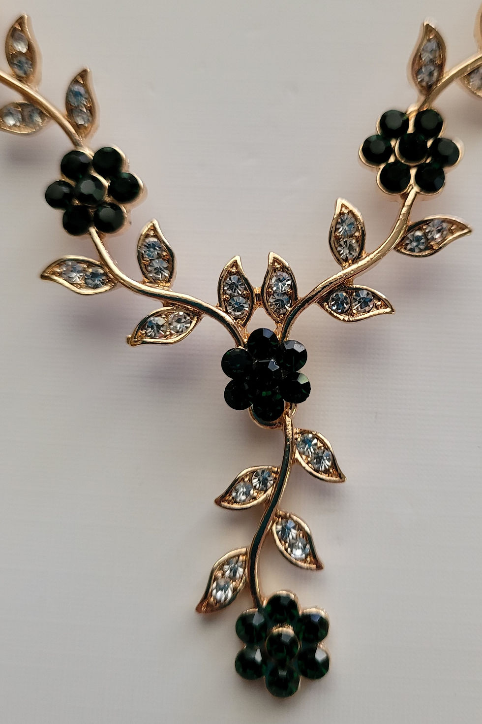 Thumbnail: SET - DIAMANTE FLOWERS