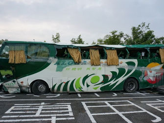 阿羅哈車禍6死11傷 車體毀損嚴重