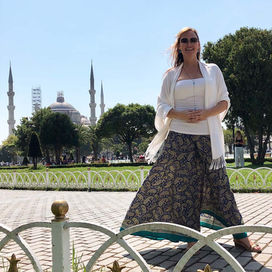 There are 20,000 blue tiles inside the Blue Mosque. The tiles were made in Iznik, an area famous during the Ottoman Empire for its production of ceramic tiles. This is where the Blue Mosque got its name.