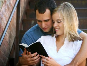 8 Behaviors That Signal a Relationship Is in Trouble