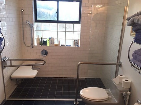 Guide to Conducting a Bathroom Safety Assessment: Do You Need ADA Grab Bars?