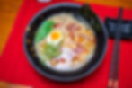 Ramen-Suppe mit gegrilltem Huhn