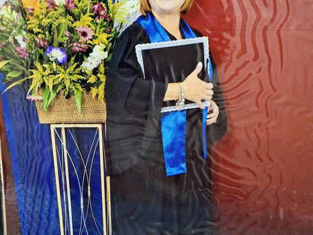 "Rose Souza, mentora do P4USA, em sua formatura.