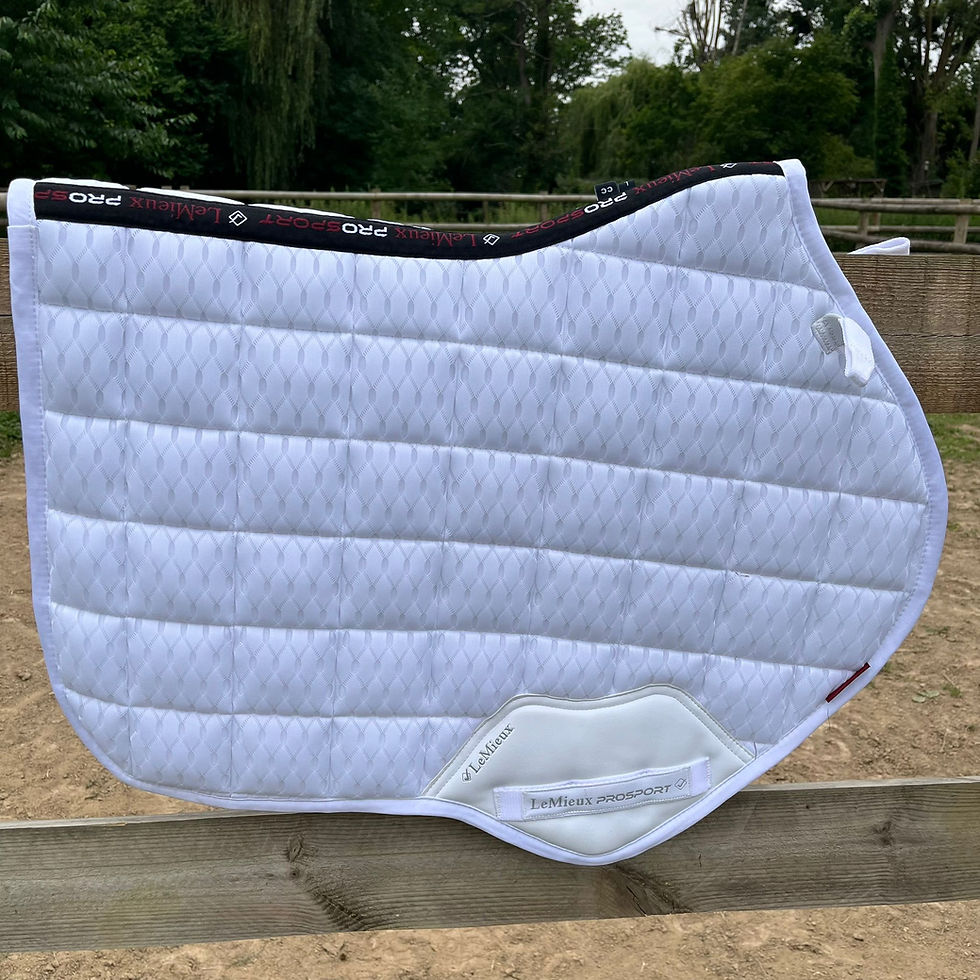 Thumbnail: Tapis de Selle Carbon Mesh Close Contact White - LeMieux