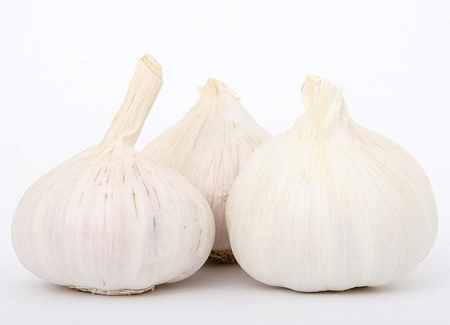 PEELED FRESH GARLIC