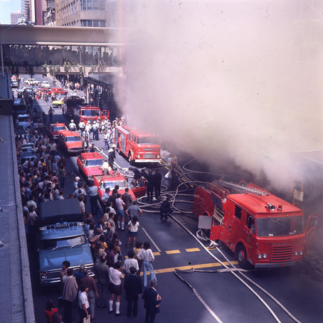 Chaos in the Sydney CBD as a historic building goes up in flames - 14 January 1975