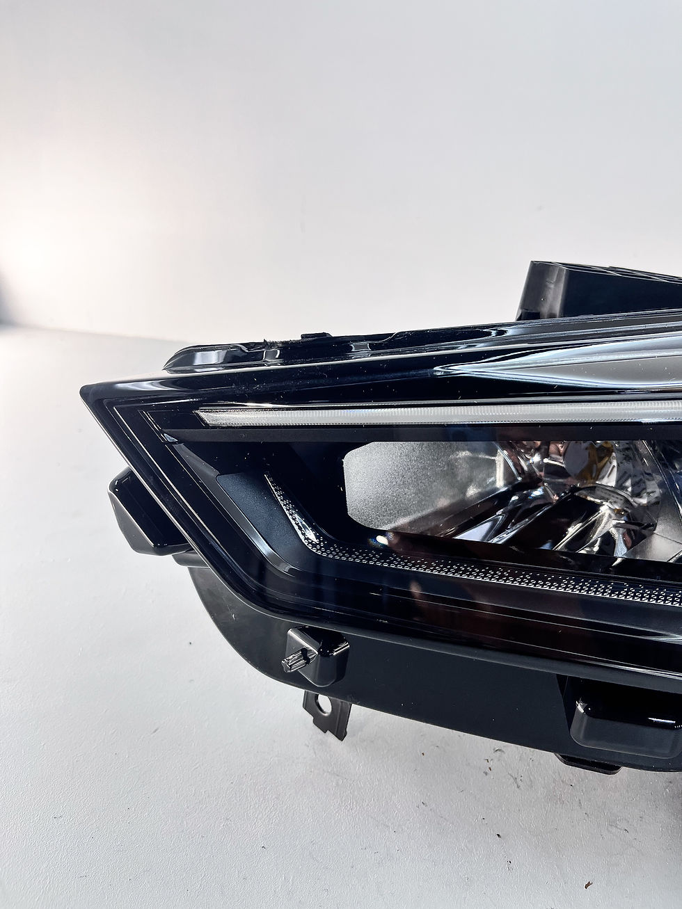 Thumbnail: Seat Leon MK4 Adaptive Passenger Side Headlight 20-26 5FK941007