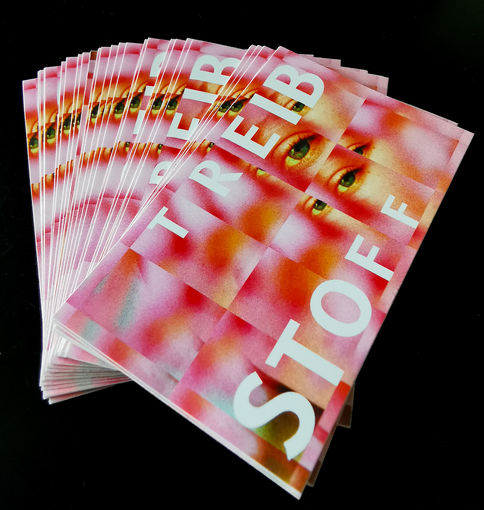 Treibstoff Basel Theatertage, Nachwuchsförderung, Plakat, Poster, Festival, Plakatsäulen, Basel, Birsfelden, Kaserne, junges theater, ROXY, Animation, Kacheln, Booklet, Pässe