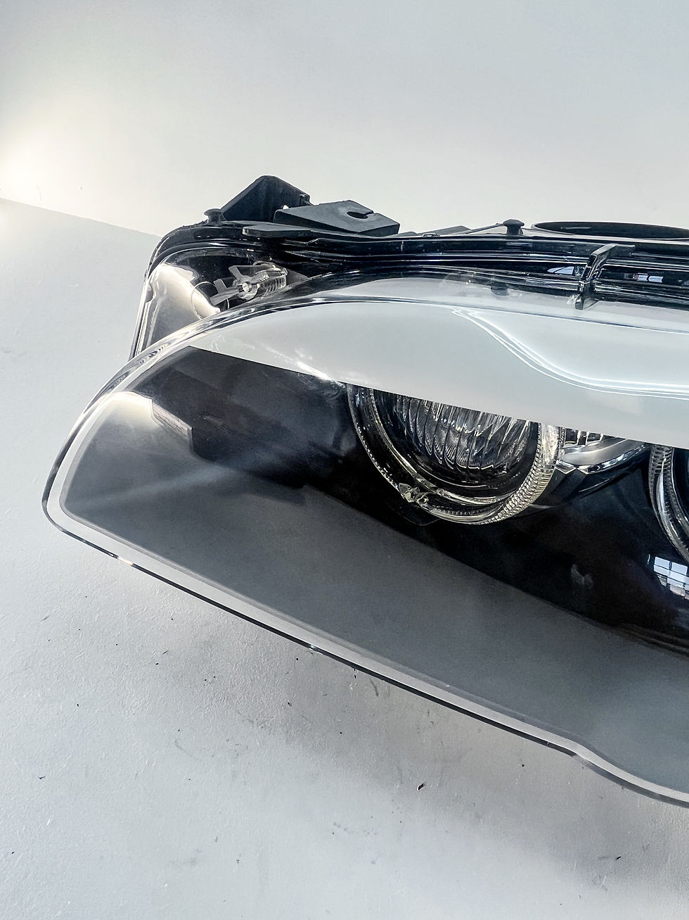 Thumbnail: BMW 5 Series F10 M5 Adaptive Bi-Xenon Headlight Passenger Side