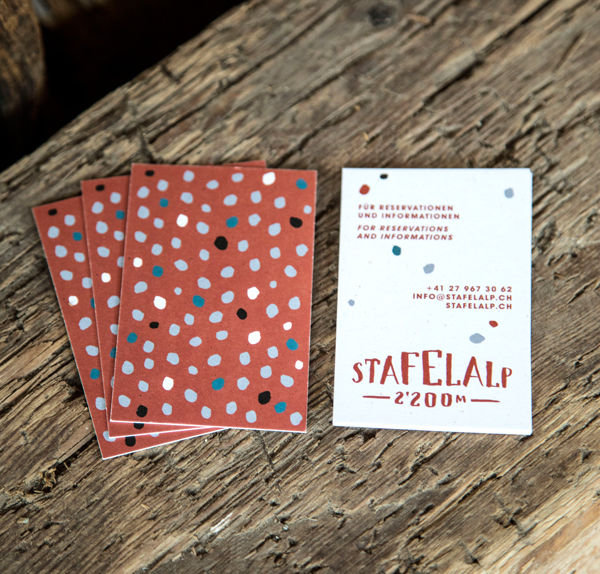 Stafelalp, Zermatt, Matterhorn, Nordwand, Restaurant auf 2200m, Wiesen, Bergen, Handmalerei an Haus, Zermatt, Maison Matthiol, Himalaya Fahnen, Geschichte des Hauses, Windfahnen,  jacques et brigitte, jacquesetbrigitte, 
jacquesetbrigitte.com, 