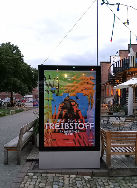 Treibstoff Basel Theatertage, Nachwuchsförderung, Plakat, Poster, Festival, Plakatsäulen, Basel, Birsfelden, Kaserne, junges theater, ROXY, Animation, Kacheln, Booklet, Pässe