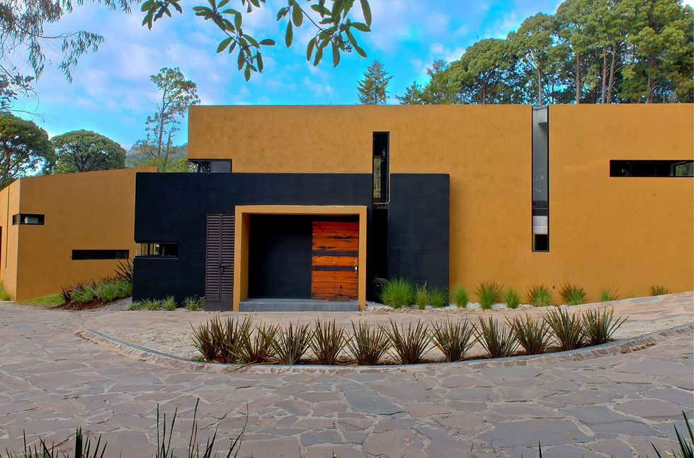 2_fachadaexterior_Casa_enVenta_Avandaro_ValledeBravo.jpeg