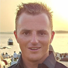 photo capitaine tom_edited.jpg